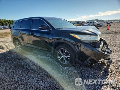 Czwarte zdjęcie samochodu z boku: 2019 TOYOTA HIGHLANDER LE VIN:5TDZZRFH8KS344108 - miniatura