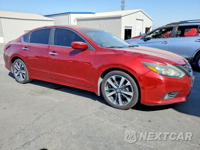 Czwarte zdjęcie samochodu z boku: 2017 NISSAN ALTIMA 2.5 SR VIN:1N4AL3AP1HC283890 - miniatura
