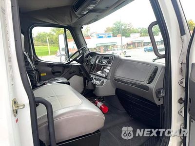 Piąte zdjęcie samochodu w środku: 2005 FREIGHTLINER M2 BOX TRUCK VIN:1FVACWCT55HU28213 - miniatura