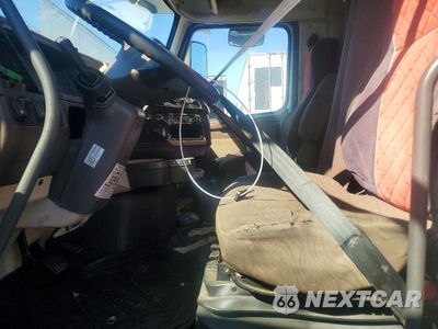 Zdjęcie 7 z 14 samochodu: 2014 VOLVO VNL SEMI TRUCK VIN:4V4NC9EH5EN148773 - miniatura