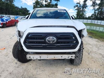 Piąte zdjęcie samochodu w środku: 2019 TOYOTA TACOMA SR V6 VIN:3TMCZ5AN4KM224933 - miniatura