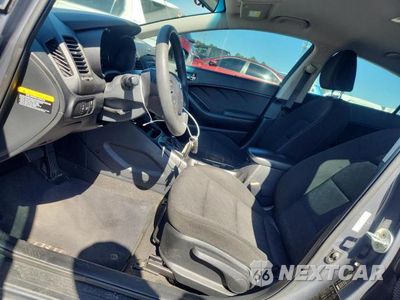 Zdjęcie 7 z 12 samochodu: 2016 KIA FORTE LX VIN:KNAFK4A6XG5597084 - miniatura