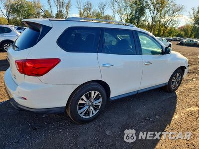 Trzecie zdjęcie samochodu z tyłu: 2017 NISSAN PATHFINDER SV VIN:5N1DR2MM8HC615904 - miniatura
