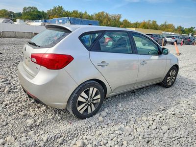 Trzecie zdjęcie samochodu z tyłu: 2013 KIA FORTE5 EX VIN:KNAFU5A22D5686513 - miniatura