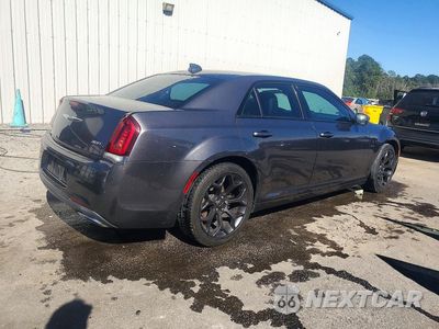 Trzecie zdjęcie samochodu z tyłu: 2019 CHRYSLER 300 S VIN:2C3CCABG6KH708213 - miniatura