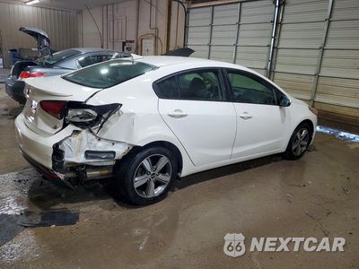 Trzecie zdjęcie samochodu z tyłu: 2018 KIA FORTE S VIN:3KPFL4A72JE177355 - miniatura