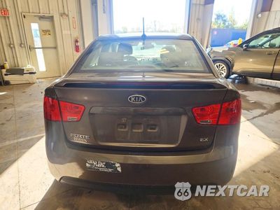 Zdjęcie 6 z 13 samochodu: 2013 KIA FORTE EX VIN:KNAFU4A23D5722980 - miniatura