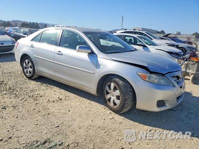 Czwarte zdjęcie samochodu z boku: 2010 TOYOTA CAMRY LE VIN:4T1BF3EK4AU042065 - miniatura