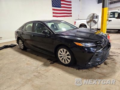Czwarte zdjęcie samochodu z boku: 2018 TOYOTA CAMRY LE VIN:JTNB11HK8J3001099 - miniatura
