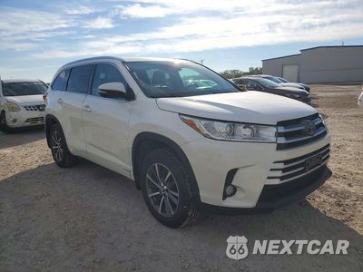Czwarte zdjęcie samochodu z boku: 2017 TOYOTA HIGHLANDER XLE VIN:5TDJZRFH6HS365271 - miniatura