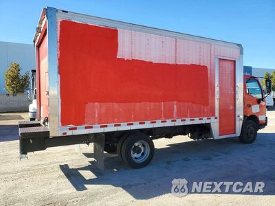 Trzecie zdjęcie samochodu z tyłu: 2017 HINO 195 BOX TRUCK VIN:JHHSDM2HXHK005551 - miniatura