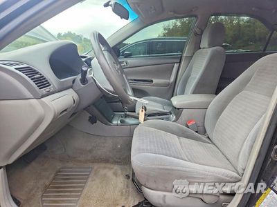 Zdjęcie 7 z 12 samochodu: 2005 TOYOTA CAMRY STANDARD VIN:4T1BE32K05U582302 - miniatura