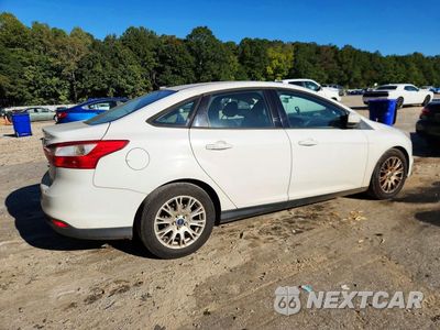 Trzecie zdjęcie samochodu z tyłu: 2012 FORD FOCUS SE VIN:1FAHP3F21CL201181 - miniatura