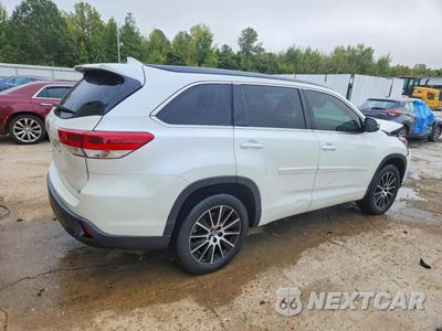 Trzecie zdjęcie samochodu z tyłu: 2018 TOYOTA HIGHLANDER SE VIN:5TDKZRFH7JS287254 - miniatura