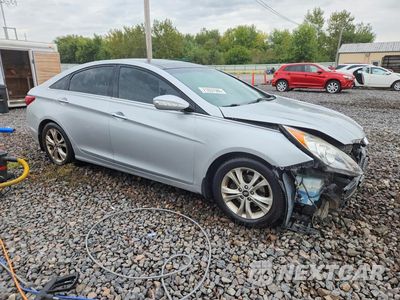 Czwarte zdjęcie samochodu z boku: 2013 HYUNDAI SONATA LIMITED VIN:5NPEC4AC4DH613020 - miniatura