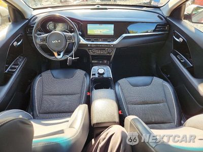Zdjęcie 8 z 13 samochodu: 2022 KIA NIRO EV EX VIN:KNDCC3LG4N5158902 - miniatura