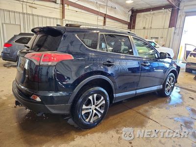 Trzecie zdjęcie samochodu z tyłu: 2017 TOYOTA RAV4 LE VIN:JTMZFREV6HJ711304 - miniatura