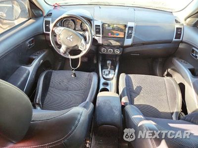 Zdjęcie 8 z 13 samochodu: 2010 MITSUBISHI OUTLANDER XLS VIN:JA4JS4AX9AZ007506 - miniatura