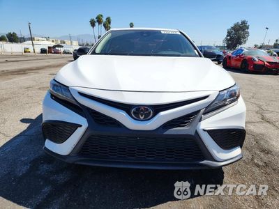 Piąte zdjęcie samochodu w środku: 2022 TOYOTA CAMRY SE NIGHTSHADE VIN:4T1G11AK5NU022198 - miniatura