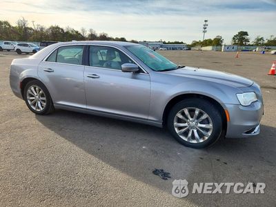 Czwarte zdjęcie samochodu z boku: 2017 CHRYSLER 300 LIMITED VIN:2C3CCARG0HH637394 - miniatura