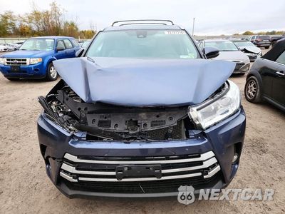 Piąte zdjęcie samochodu w środku: 2018 TOYOTA HIGHLANDER XLE VIN:5TDJZRFH4JS821905 - miniatura