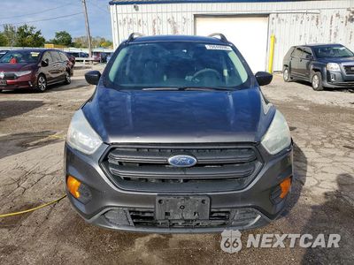 Piąte zdjęcie samochodu w środku: 2017 FORD ESCAPE S VIN:1FMCU0F78HUD25324 - miniatura