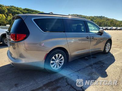Trzecie zdjęcie samochodu z tyłu: 2017 CHRYSLER PACIFICA TOURING VIN:2C4RC1DGXHR811981 - miniatura