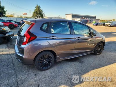 Trzecie zdjęcie samochodu z tyłu: 2018 HONDA FIT SPORT VIN:3HGGK5H67JM716294 - miniatura