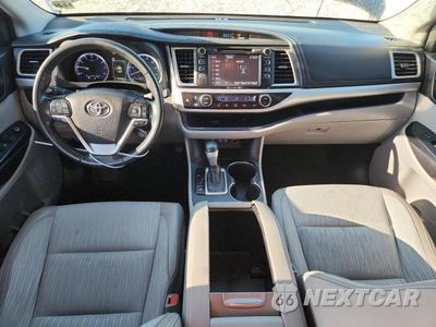 Zdjęcie 8 z 13 samochodu: 2019 TOYOTA HIGHLANDER LE VIN:5TDZZRFH8KS344108 - miniatura