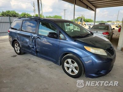 Czwarte zdjęcie samochodu z boku: 2014 TOYOTA SIENNA LE VIN:5TDKK3DCXES415114 - miniatura