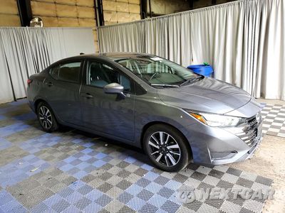 Czwarte zdjęcie samochodu z boku: 2025 NISSAN VERSA SV VIN:3N1CN8EV2SL872898 - miniatura