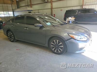 Czwarte zdjęcie samochodu z boku: 2018 NISSAN ALTIMA 2.5 SV VIN:1N4AL3AP7JC272317 - miniatura