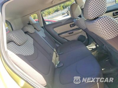 Zdjęcie 11 z 13 samochodu: 2010 KIA SOUL + VIN:KNDJT2A28A7098257 - miniatura