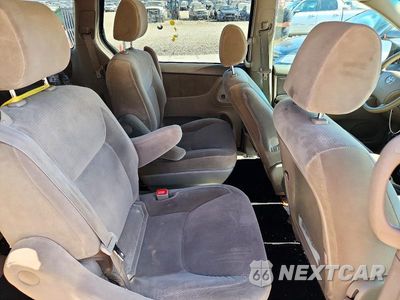 Zdjęcie 10 z 12 samochodu: 2005 TOYOTA SIENNA LE 7 PASSENGER VIN:5TDZA23C65S303679 - miniatura