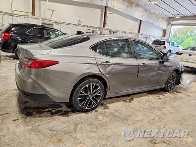 Trzecie zdjęcie samochodu z tyłu: 2025 TOYOTA CAMRY XLE VIN:4T1DBADK7SU513119 - miniatura