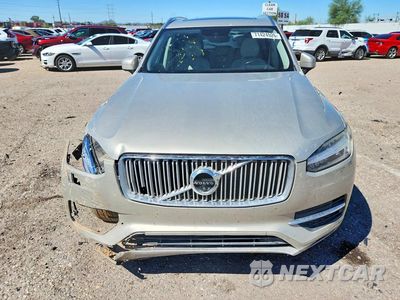 Piąte zdjęcie samochodu w środku: 2016 VOLVO XC90 T6 VIN:YV4A22PL1G1017921 - miniatura