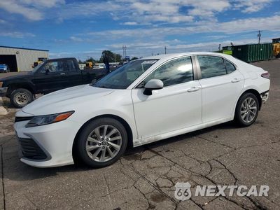 2022 TOYOTA CAMRY LE 4T1C11AK4NU686491 - główne zdjęcie licytacji z USA - miniatura