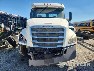 Piąte zdjęcie samochodu w środku: 2019 FREIGHTLINER CASCADIA 126 SEMI TRUCK VIN:3AKJHLDV8KSKP8311 - miniatura