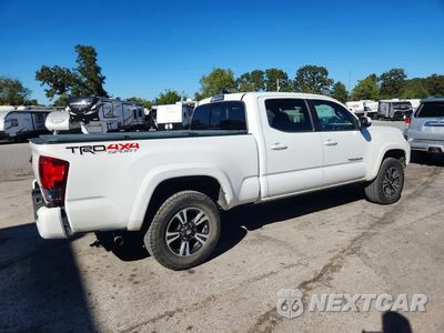 Trzecie zdjęcie samochodu z tyłu: 2017 TOYOTA TACOMA TRD SPORT VIN:3TMDZ5BN8HM017859 - miniatura