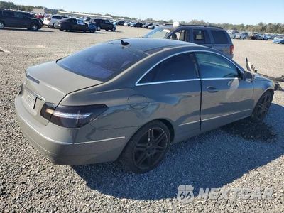 Trzecie zdjęcie samochodu z tyłu: 2010 MERCEDES-BENZ E 350 VIN:WDDKJ5GB3AF010617 - miniatura