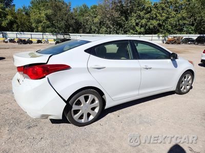Trzecie zdjęcie samochodu z tyłu: 2013 HYUNDAI ELANTRA LIMITED VIN:5NPDH4AE6DH232266 - miniatura