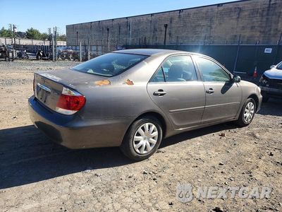 Trzecie zdjęcie samochodu z tyłu: 2005 TOYOTA CAMRY STANDARD VIN:4T1BE32K05U979332 - miniatura