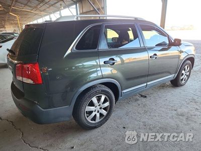Trzecie zdjęcie samochodu z tyłu: 2012 KIA SORENTO LX VIN:5XYKT4A26CG199464 - miniatura