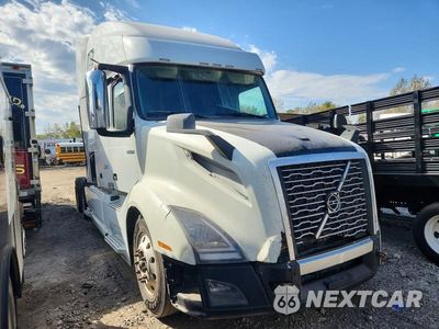 Czwarte zdjęcie samochodu z boku: 2019 VOLVO VNL SEMI TRUCK VIN:4V4NC9TJ0KN212462 - miniatura