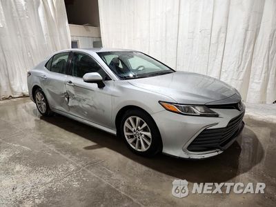 Czwarte zdjęcie samochodu z boku: 2022 TOYOTA CAMRY LE VIN:4T1C11AKXNU009574 - miniatura