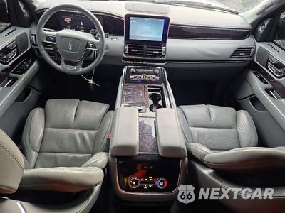 Zdjęcie 8 z 13 samochodu: 2020 LINCOLN NAVIGATOR L RESERVE VIN:5LMJJ3LT7LEL12390 - miniatura