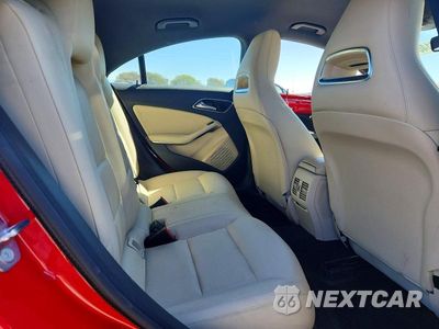 Zdjęcie 10 z 13 samochodu: 2018 MERCEDES-BENZ CLA 250 VIN:WDDSJ4EB1JN665412 - miniatura