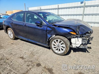 Czwarte zdjęcie samochodu z boku: 2022 TOYOTA CAMRY LE VIN:4T1C11AKXNU663622 - miniatura