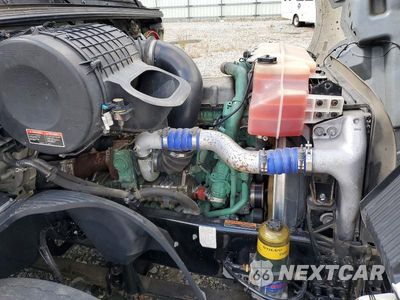 Zdjęcie 11 z 14 samochodu: 2019 VOLVO VNL SEMI TRUCK VIN:4V4NC9EHXKN196233 - miniatura
