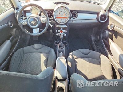 Zdjęcie 8 z 12 samochodu: 2007 MINI COOPER VIN:WMWMF33527TT57484 - miniatura